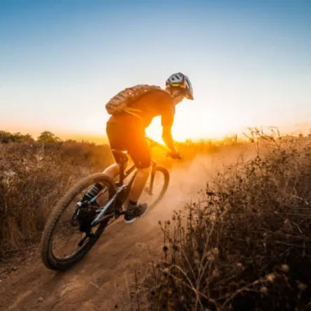 مراهق أمريكي يتنقل بالدراجة عبر أوروبا بعد إكمال رحلة من ألاسكا إلى الأرجنتين