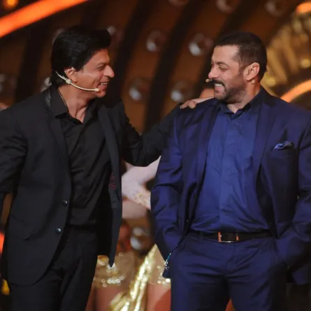 Shah Rukh Khan and Salman Khan  in Lonavala some 100kms from Mumbai on December 19, 2015. AFP PHOTO/Sujit Jaiswal.