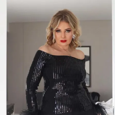 سرا - الصورة من صفحتها الرسمية على الفيس بوك