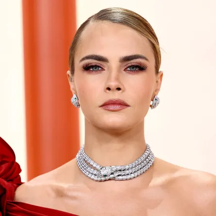 طريقة تطبيق مكياج كارا ديليفين