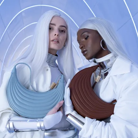 المصممة نورة بن سبعان: حقائبنا مستدامة بجلود نباتية 