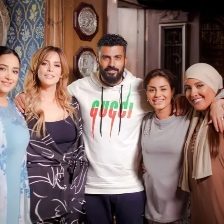 محمد سامي مع بطلات جعفر العمدة بدون زينة - الصورة من حسابه على انستغرام