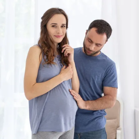 صورة لحامل مع زوجها