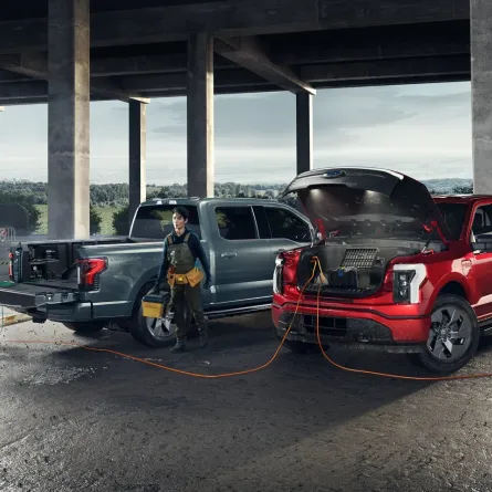 سيارة فورد تتنبأ بقطع التيار وتمد المنازل بالطاقة