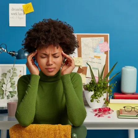 صورة لحامل تشعر بالصداع