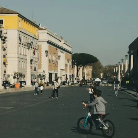 بعد مشاجرة مع والدته.. طفل صيني يسافر 130 كيلومتراً بالدراجة لمنزل جدته