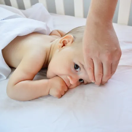 صورة لطفل يعاني من نزلة معوية