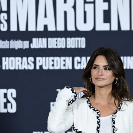 Penelope Cruz poses during a photocall to present her new film 'On the fringe' ('En Los Margenes') in Madrid on October 3, 2022. JAVIER SORIANO / AFP