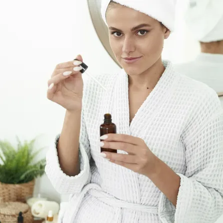 صورة لحامل تستخدم زيت الشاي