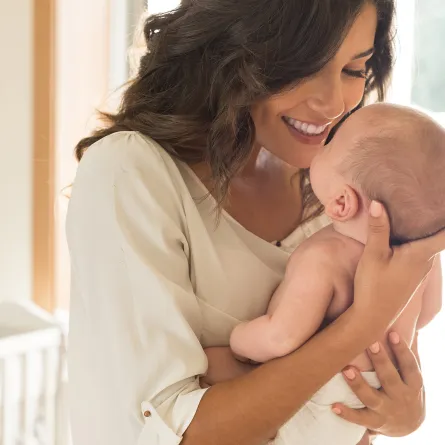 هكذا تفكين شفرة لغة جسد طفلك الرضيع