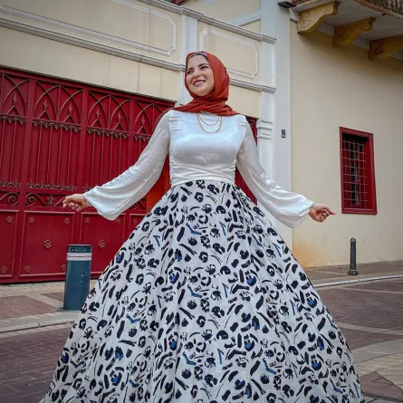 جهاد البنا باطلالة حيادية الالوان - الصورة من حسابها على الانستغرام