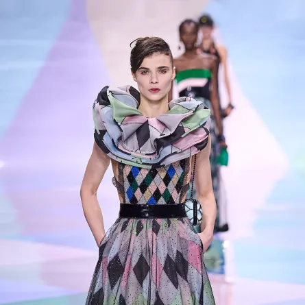 فستان سهرة لجسم الساعة الرملية من جيورجيو أرماني Giorgio Armani