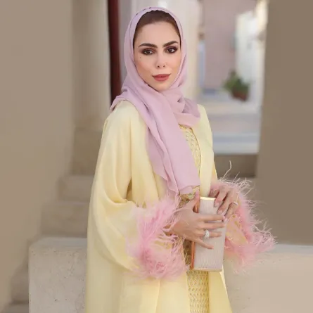 عبايات بألوان الربيع - الصورة من حساب تسنيم ابو سيدو على الانستغرام