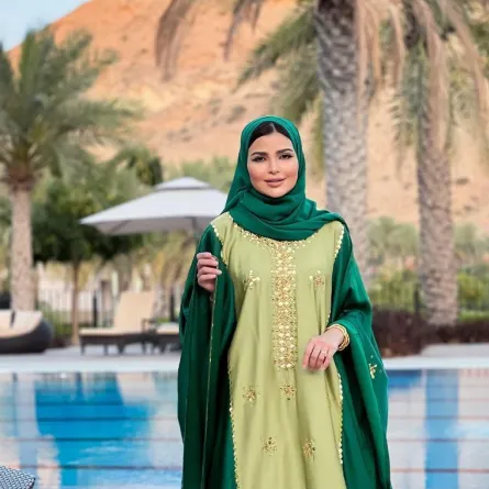 حوراء الفارسي بعباية خليجية - الصورة من حسابها على الانستغرام