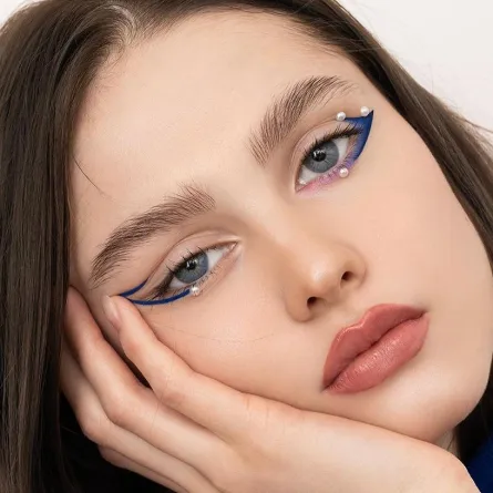 مكياج ربيعي مفعم بالاناقة- الصورة من حساب نورة بوعوض الرسمي على إنستغرام 