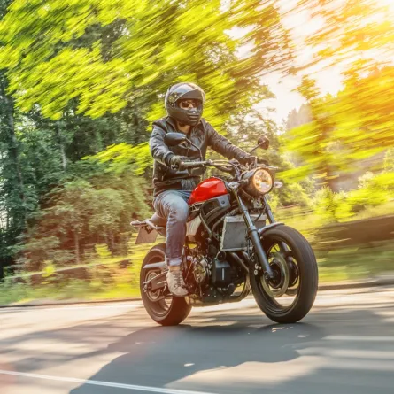 فوضى الدراجات النارية تشكل خطرا على الشباب