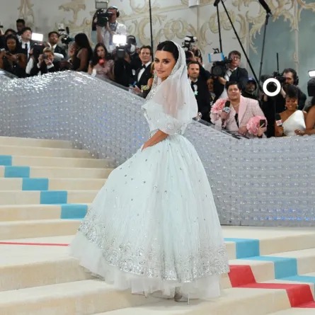  Penelope Cruz arrives for the 2023 Met Gala at the Metropolitan Museum of Art on May 1, 2023, in New York.  The Gala's 2023 theme is “Karl Lagerfeld: A Line of Beauty.”Angela WEISS / AFP