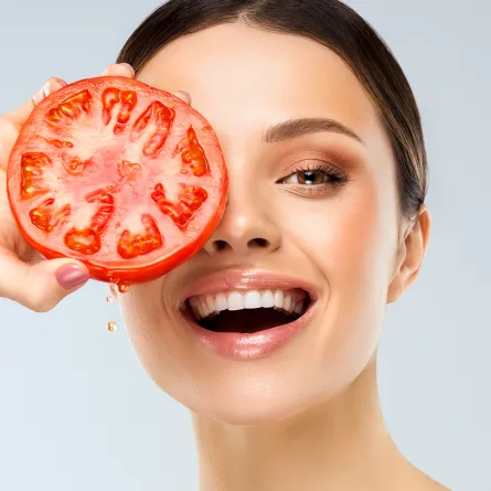 فوائد الطماطم للبشرة ستغنيك عن العلاجات التجميلية المكلفة -Shutterstock