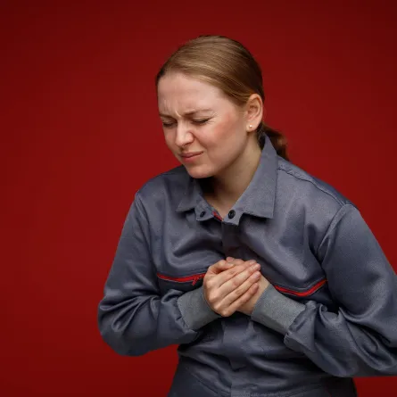 أعراض احتشاء عضلة القلب خطيرة.. وتتطلب العناية الطبية فوراً (المصدر: Freepik)