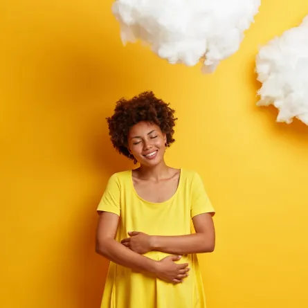 صورة لحامل سعيدة بالشهر السابع