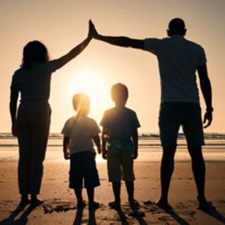 صورة تعبر عن اسرة سعيدة