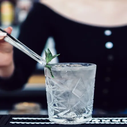 أضرار أكل الثلج خطيرة.. تجنبي هذه العادة فوراً (المصدر: Freepik)