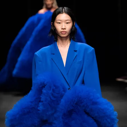 الأزرق النيلي في موضة الصيف Cobalt Blue