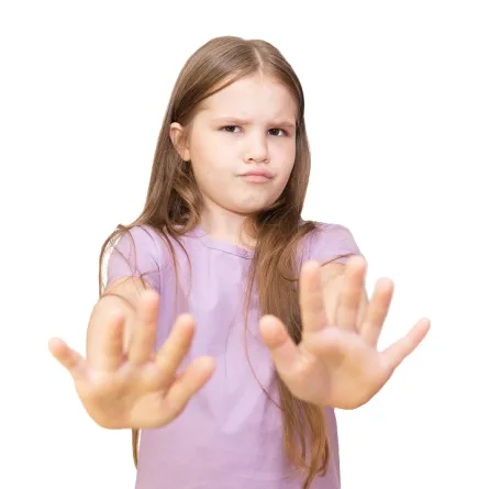 صورة لطفلة ترفض تناول الطعام 