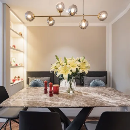 طاولة الطعام الرخام