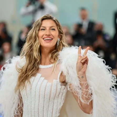 تسريحات شعر جيزيل بوندشين... عفوية وفوضوية للأيام العادية