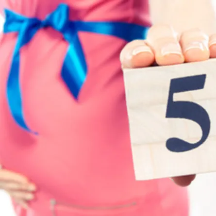 صورة تعبر عن الحامل في الشهر الخامس