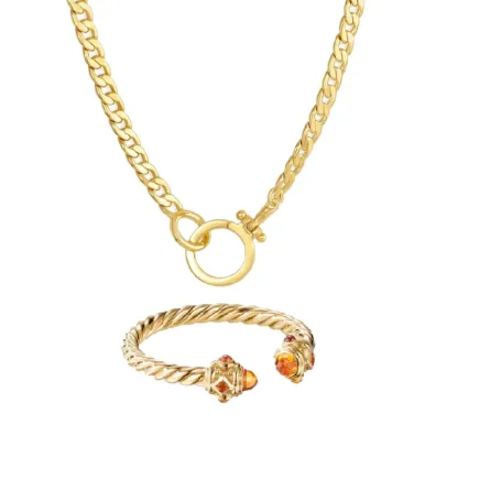 قطع مجوهرات أساسية في شنطة سفر العطلات الصيفية