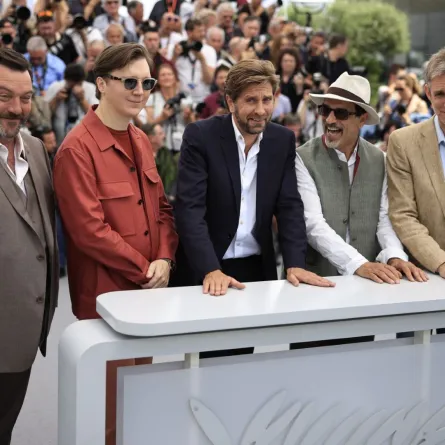 Ruben Ostlund with members of the jury. French actor Denis Menochet, US actor Paul Dano, French-Afghan writer and film director Atiq Rahimi and Argentinian film director Damian Szifron in Cannes, southern France, on May 16, 2023. (Photo by Valery HACHE / AFP)