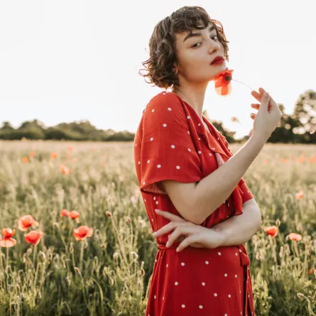 الفستان الأحمر