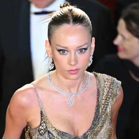 الممثلة الإسبانية إستر إكسبوزيتو Ester Exposito في عرض فيلم Perdidos en la Noche في مهرجان كان السينمائي 2023  (مصدر الصورة Antonin THUILLIER / AFP)