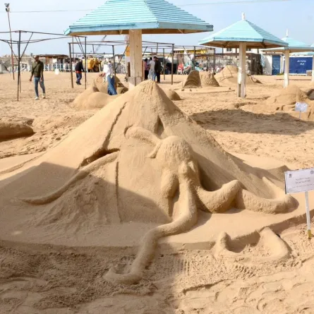 مهرجان للنحت على الرمال