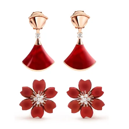 أقراط مرصعة بأحجار باللون الأحمر لإطلالة مفعمة بالأنوثة