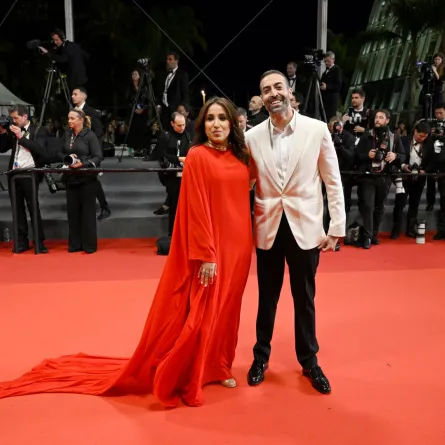 جمانا الراشد Jomana Alrashid ومحمد التركي Mohammed Al Turki في مهرجان كان السينمائي 2023 (مصدر الصورة: Gareth Cattermole/Getty Images)