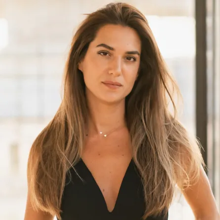 مصممة المجوهرات سوار ضو: أصمّم مجوهرات مستوحاة من الناس للناس