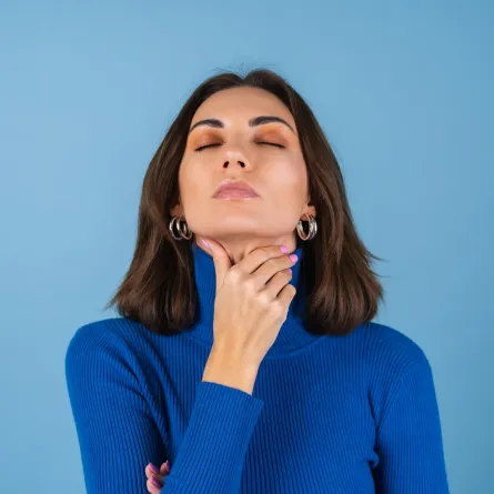 أسباب بحة الصوت المفاجئة عديدة(المصدر: Freepik)