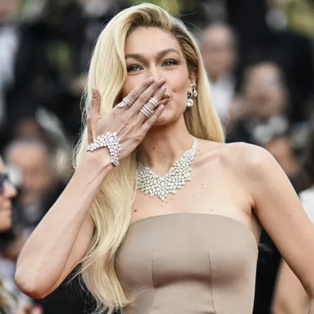 عارضة الأزياء جيجي حديد Gigi Hadid من عرض فيلم Firebrand في مهرجان كان السينمائي 76 (مصدر الصورة Patricia DE MELO MOREIRA / AFP)