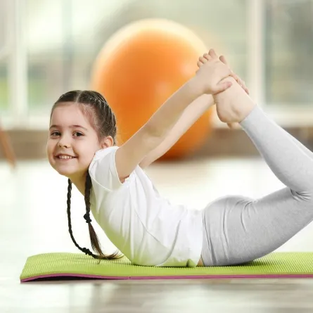 صورة لطفلة تمارس رياضة