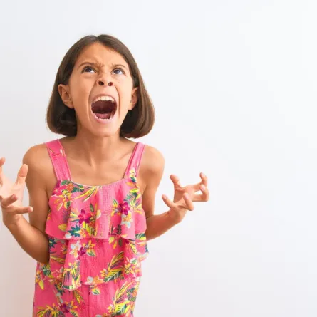 صورة طفلة عنيفة