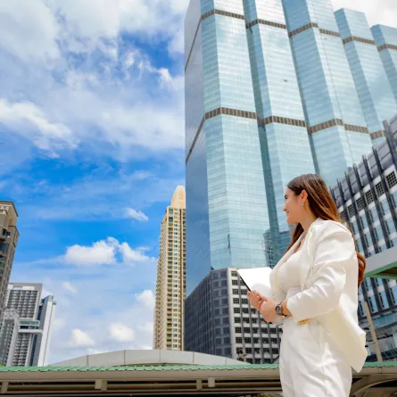 بين المنطقة الحرة والمنطقة الاقتصادية 