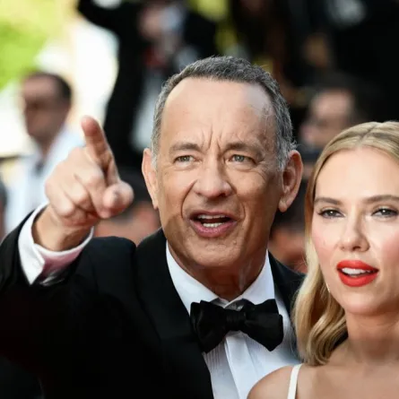 توم هانكس وسكارليت جوهانسن Tom Hanks and Scarlett Johansson في مهرجان كان (مصدر الصورة : CHRISTOPHE SIMON / AFP)