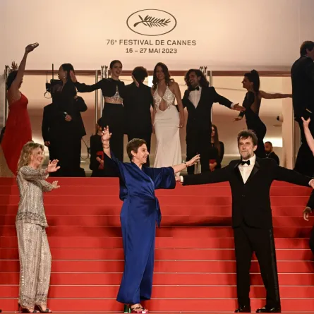 مهرجان كان السينمائي 2023: مارغريتا باي (Margherita Buy )، الكاتبة الإيطالية فيديريكا بونتريمولي (Federica Pontremoli )، الممثل المجري زولت أنجر(Zsolt Anger). في الخلف على اليمين، الممثلة التشيكية الإيطالية باربورا بوبولوفا (Barbora Bobulova). مصدر الصورة: LOIC VENANCE / AFP