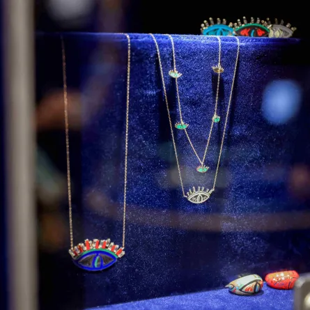 أول متجر لمجوهرات بلعربي