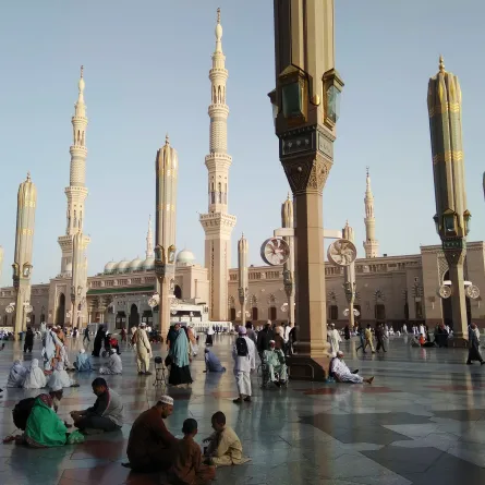 تزامنا مع استقبال أولى طلائع الحجاج.. وكالة شؤون المسجد النبوي تكثف جهود أعمال التطهير والتعقيم - الصورة من  pexels by jati sampurno