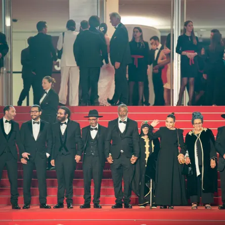 فريق عمل الفيلم المغربي "عصابات" على السجادة الحمراء في كان - الصورة خاصة بسيدتي- تصوير يوسف بوهوش