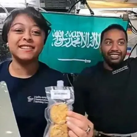 رائدا الفضاء السعوديان ريانة برناوي وعلي القرني